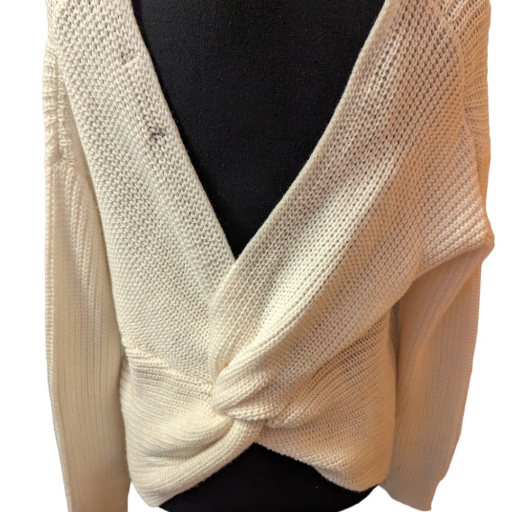 Love Tree White V-Neck  Sweater Size: S - Picture 4 of 16